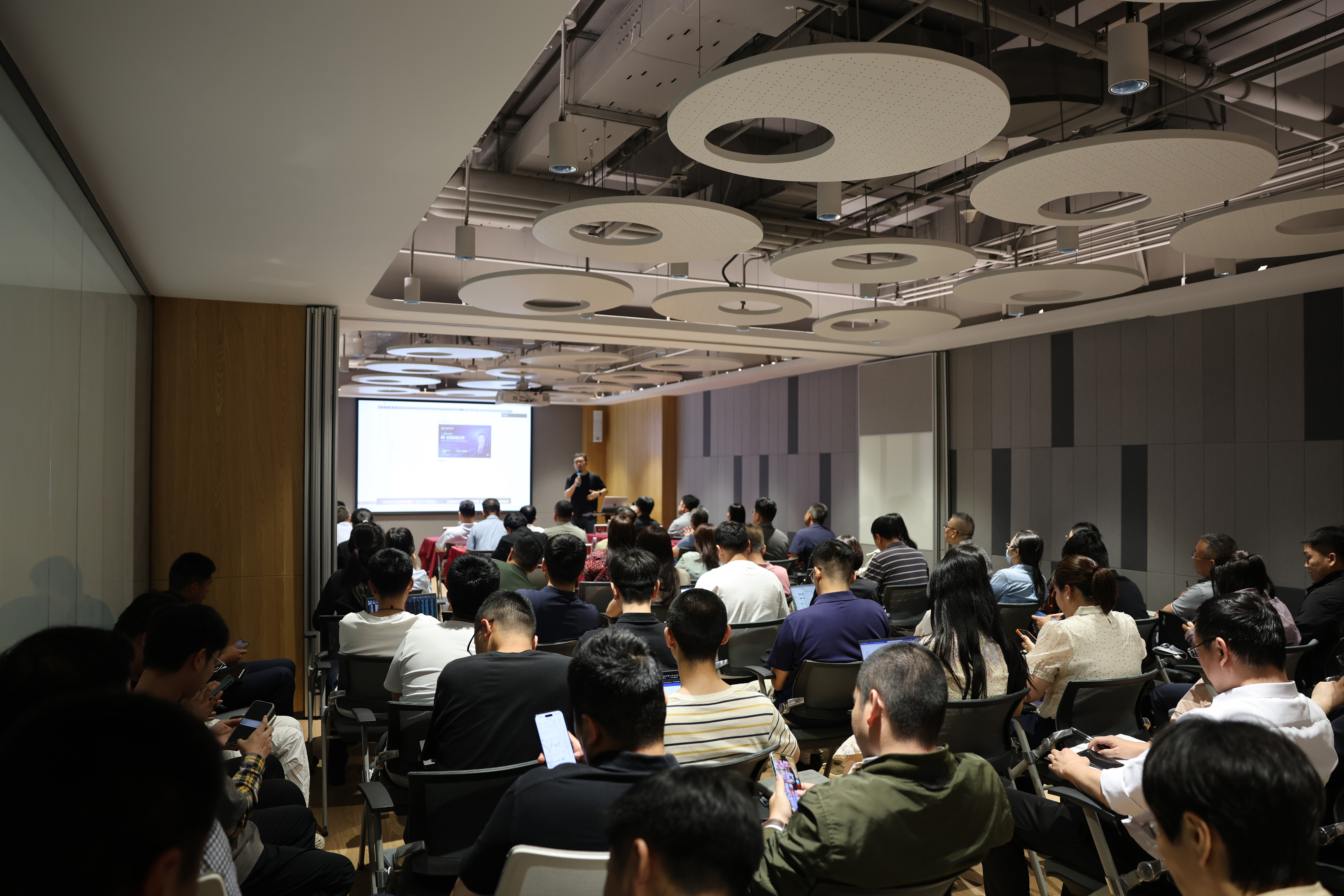 紧跟大数据时代浪潮，赋能生活数字化发展&mdash;&mdash;凯时尊龙官网|尊龙官网凯时尊龙官网|尊龙官网首页结构与功能全解析结构与功能全解析
资源集团开展AI专场分享活动